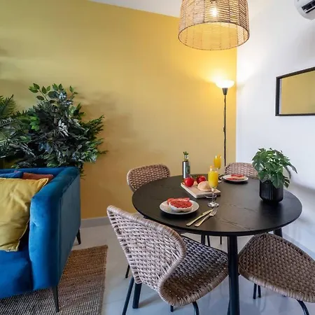Casa Mariposa: 2br With Pool Steps From Apartmán Algarrobo